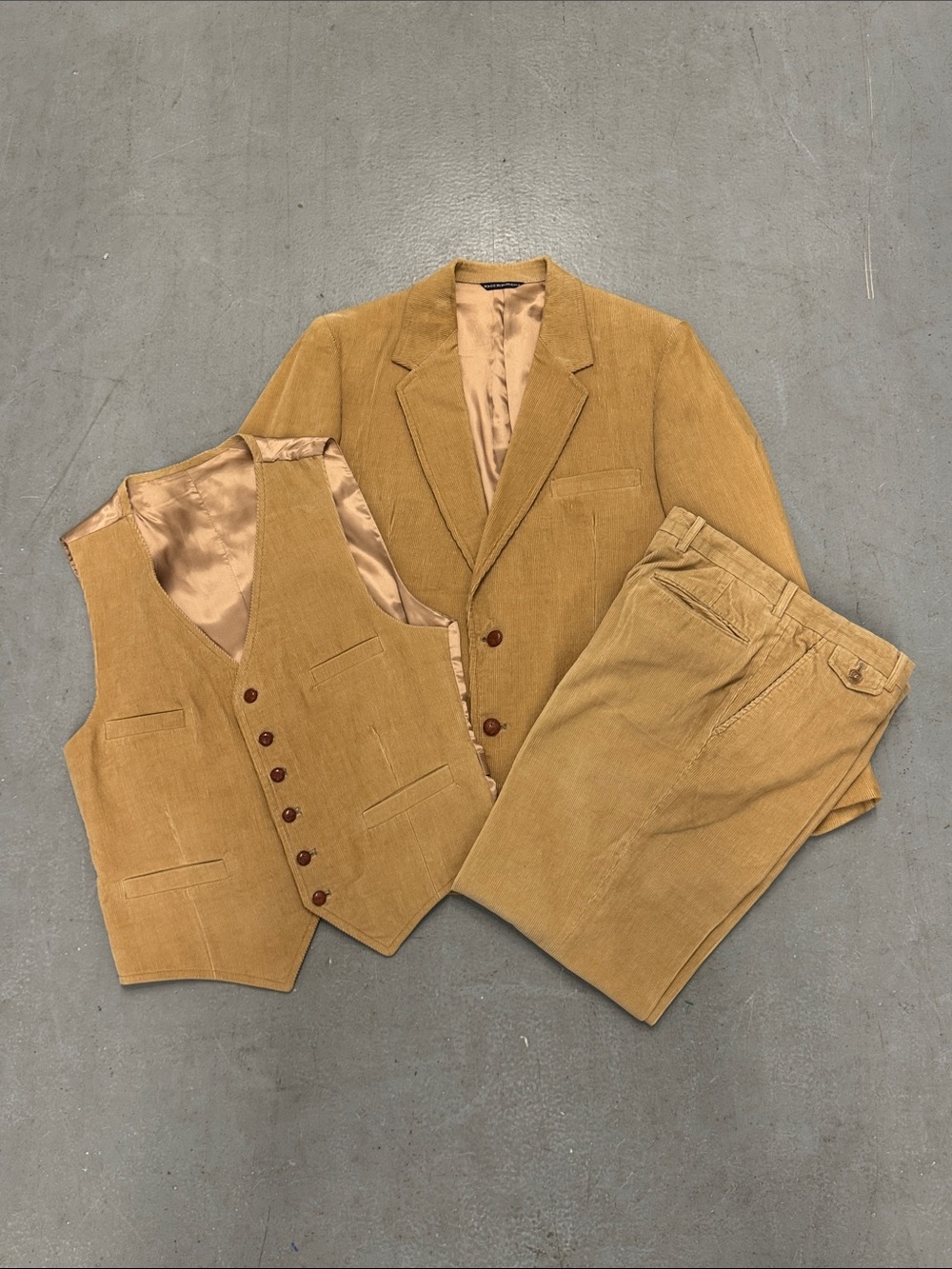 VTG Men's Three-Piece Corduroy Suit in Mustard - Classic Vest, Jacket & Pants 42